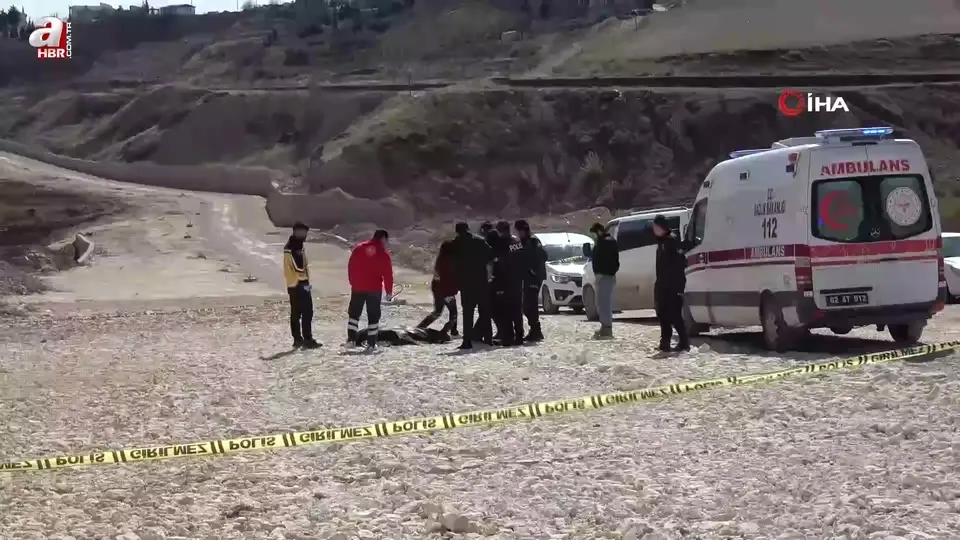 Yaşlı adam yol kenarında ölü bulundu