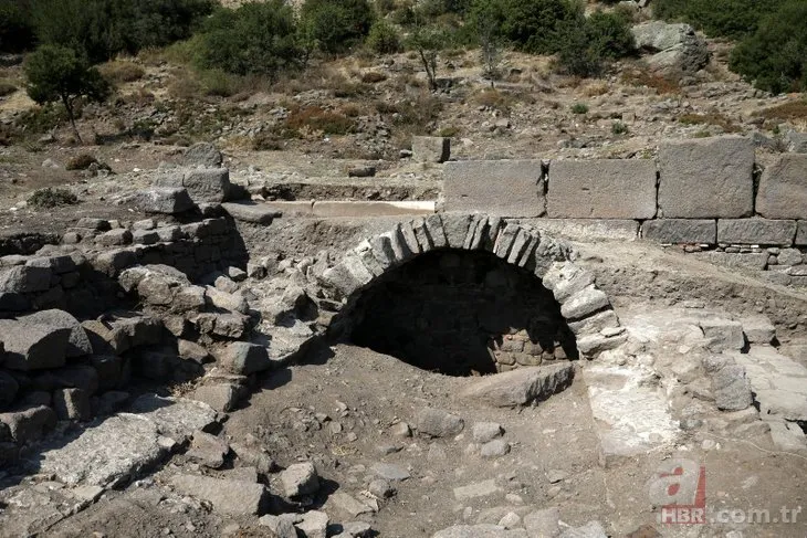 Çanakkale’de kazılarda bir bebeğin 1300 senelik ayak izleri bulundu