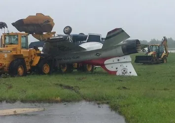 ABD'de F-16 askeri gösteri uçağı kaza yaptı