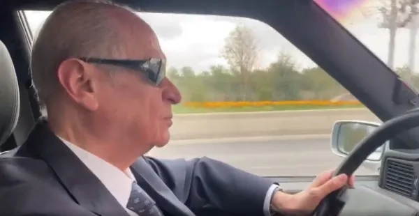 mhp-lideri-devlet-bahceli-klasik-otomobiliyle-ankara-turu-yapti-ferdi-tayfurun-sarkisiyla-keyifli-anlar-1663780788009.jpg MHP lideri Devlet Bahçeli klasik otomobiliyle Ankara turu yaptı! Ferdi Tayfur'un şarkısıyla keyifli anlar... - 1