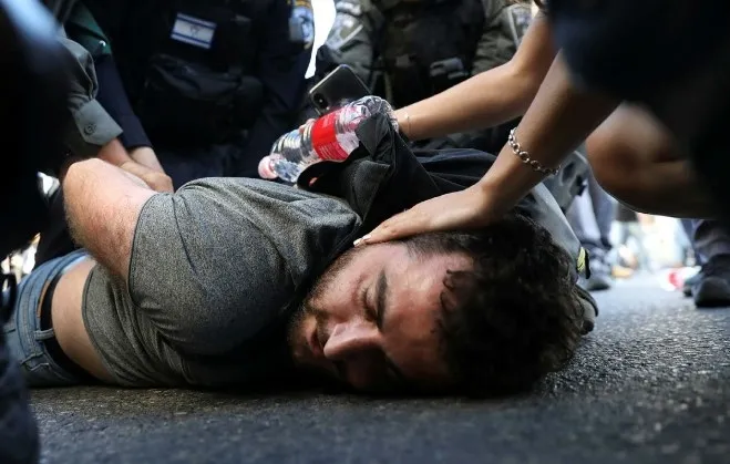 Ultra Ortodoks Yahudiler, İsrail bayrağını yaktı