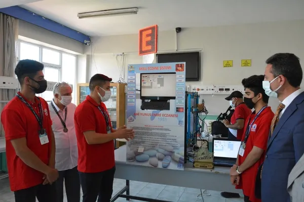 Liseli öğrenciler geliştirdi! ‘Akıllı Eczane Sistemi’ ne yoğun ilgi