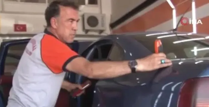 1718093912791.jpeg 2 değişen diye aldı ekspertize gidince şoka girdi! 3 aracı birleştirmişler: Tavan ayrı, ön ayrı, arka ayrı renk - 6