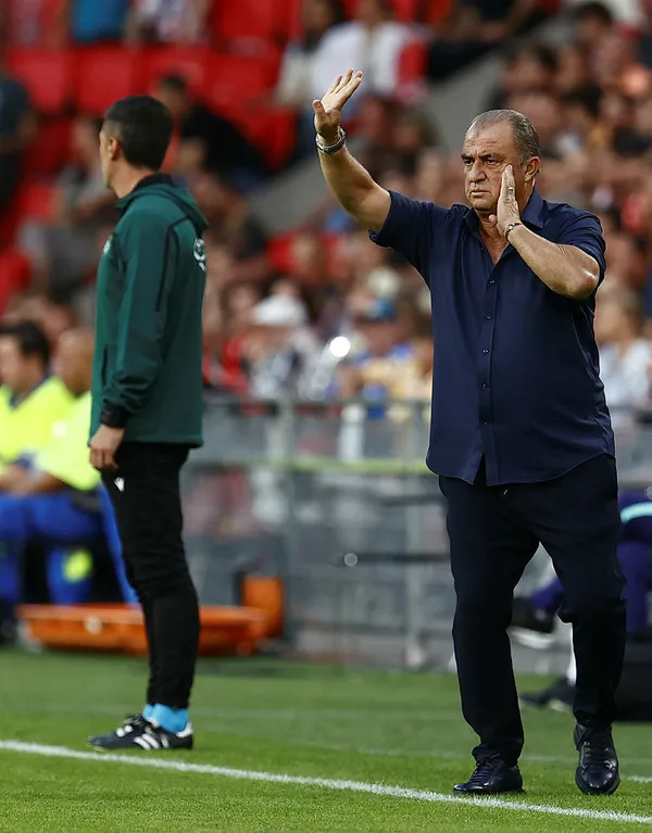 Galatasaray teknik direktörü Fatih Terim’den PSV maçı sonrası flaş açıklama: Avrupa’nın değişik takımlarından biriyle oynuyoruz diyerek küçük bir mesaj vermiştim