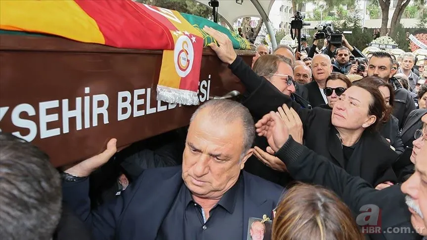 Tıpatıp aynısı: Demet Akbağ'ın oğlu Ali koca delikanlı oldu 4