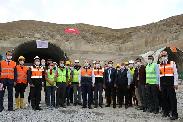 Ulaştırma Bakanı Adil Karaismailoğlu: Mühendislik açısından dünyanın gıptayla baktığı projeleri yapıyoruz