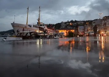 Meteoroloji'den İstanbul'a yağmur ve fırtına uyarısı