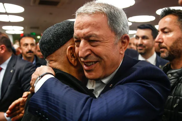 Türkiye'nin güvenliği onlara emanet! Bakan Akar halka tek tek anlattı: Teröristlerin sığınakları başlarına yıkıldı - 6