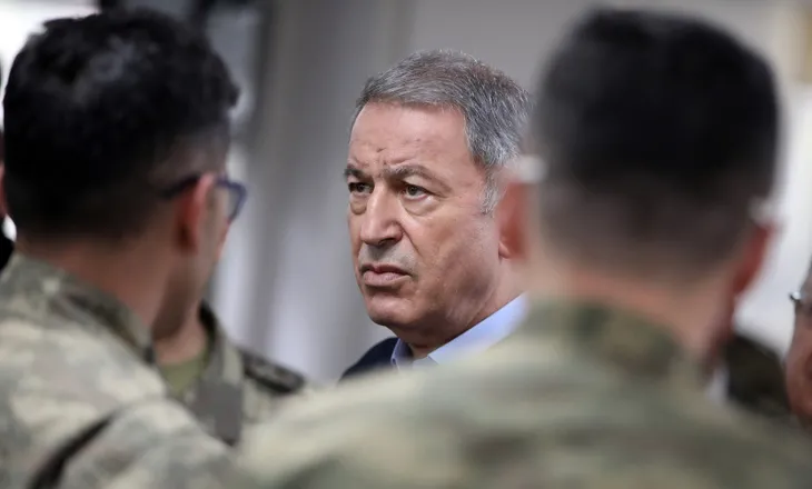 Bakan Akar ve TSK komuta kademesi Suriye sınırında!