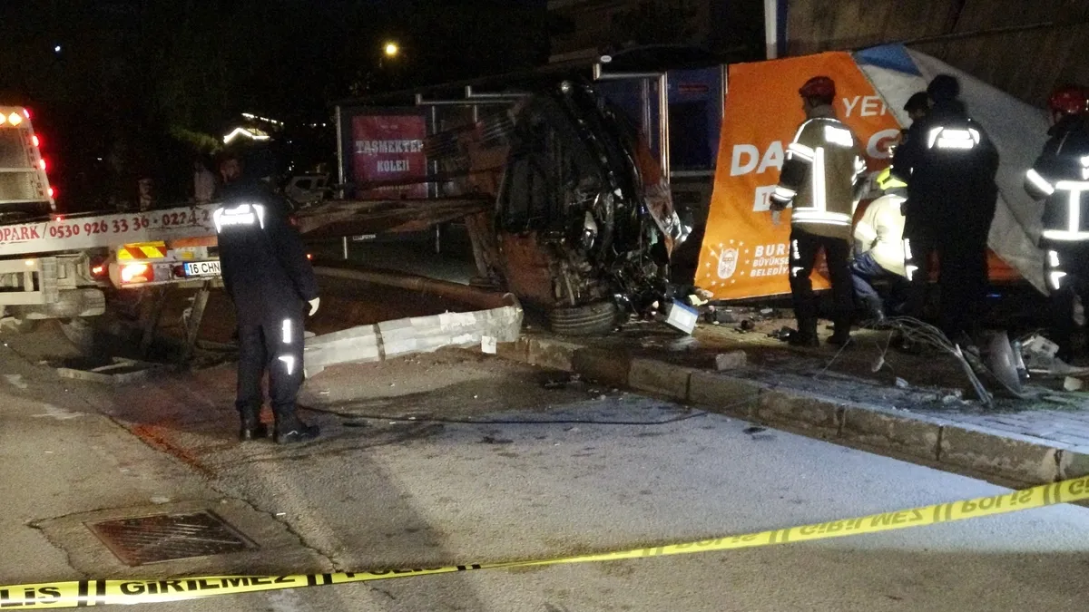 Bursa'da feci kaza! Ölü ve yaralı var