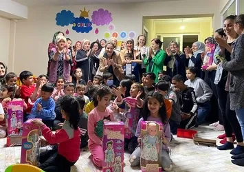Başkan Erdoğan İzmir Aliağa'daki yetim çocukları sevindirdi! Oyuncalar yüzlerini güldürdü
