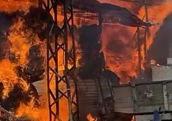 Erzurum'da çıkan yangında 2 ev 1 ahır ve 1 samanlık kül oldu!