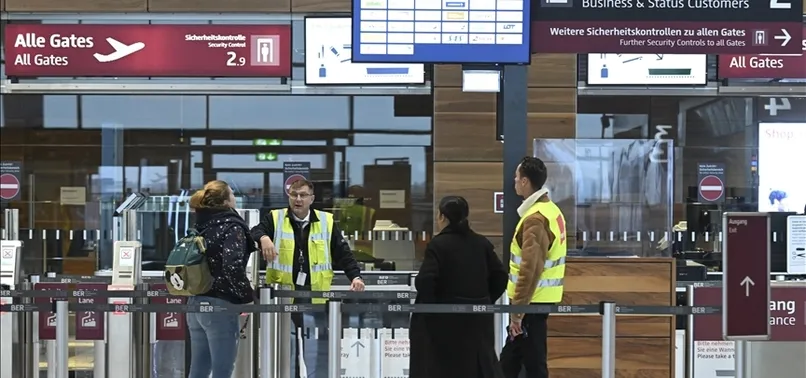 Berlin'de grev: Yüzlerce uçuş iptal edildi