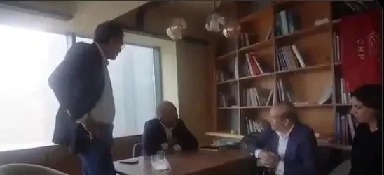 1757400796257.jpeg Gürsel Tekin masaya vurarak CHP'lilerin yüzüne isyan etti: Ben Aziz İhsan Aktaş’ın Ertan Yıldız’ın arkadaşı değilim - 2