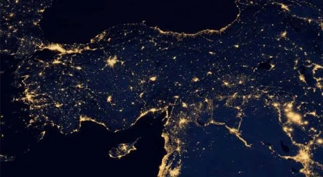 nasadan-turkiye-paylasimi-van-golunun-fotografi-3-turda-28-fotografi-geride-birakti-1617170989640.jpg NASA'dan Türkiye paylaşımı: Van Gölü'nün fotoğrafı 3 turda 28 fotoğrafı geride bıraktı - 2