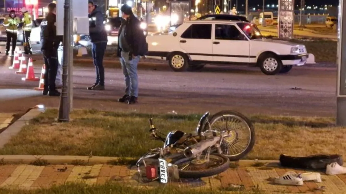 Otomobile çarptı metrelerce savruldu! Ölü ve yaralı var