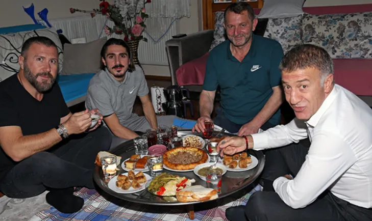 Ahmet Ağaoğlu Abdülkadir Ömür’ü ziyaret etti sosyal medya yıkıldı