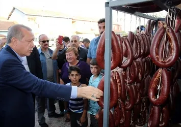 Cumhurbaşkanı Erdoğan'dan köy ziyareti