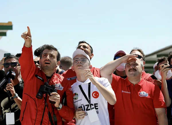 1631744483472.jpg Selçuk Bayraktar canlı yayında açıkladı! İHA üretimi için devlete başvurduğunda kendisine tercümanlık teklif edildi - 1