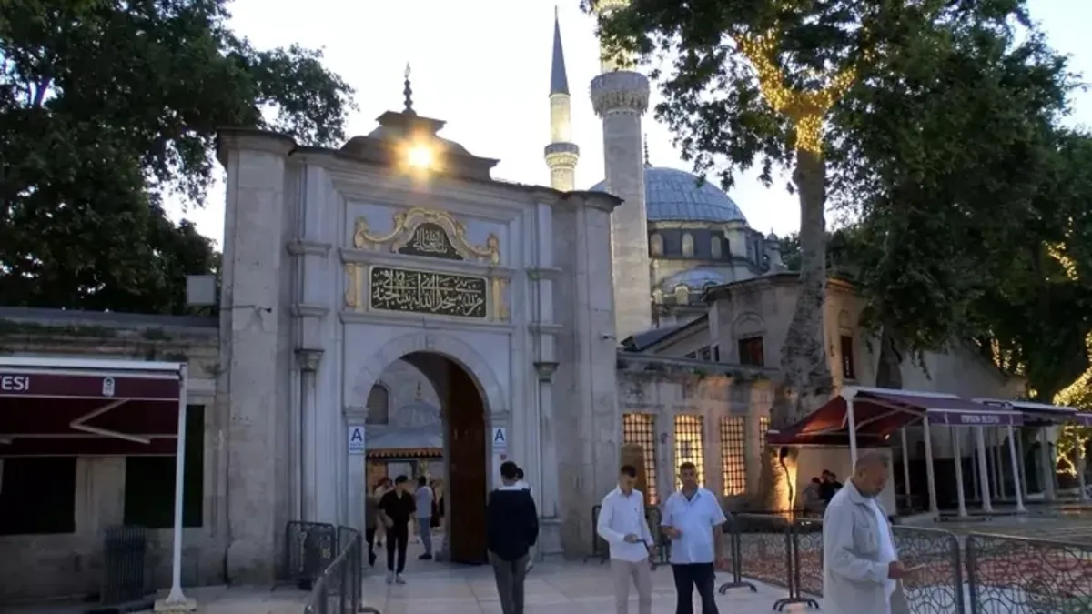 Bayram namazını Eyüpsultan Camii'nde kıldılar
