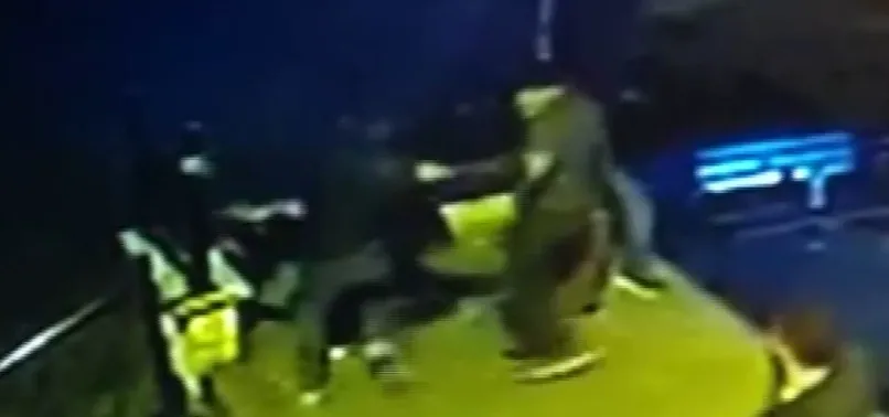 İstanbul'da cami avlusunda dehşet anları