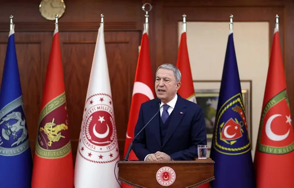 Milli Savunma Bakanı Hulusi Akar’dan Yunan basınının iddiasına sert tepki: Bunu hangi akıl kabul eder! Suriye’ye kara harekatı mesajı