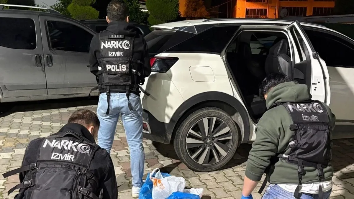 Durdurulan otomobilde 11 kilo 11 gram esrar ele geçirildi