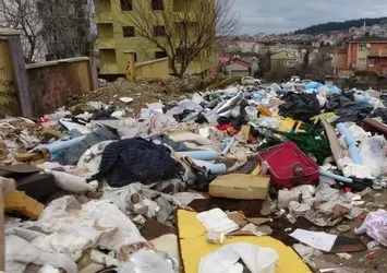 Üsküdar'ın kalbinde çöp dağları! Vatandaş CHP’li belediyeye isyan etti
