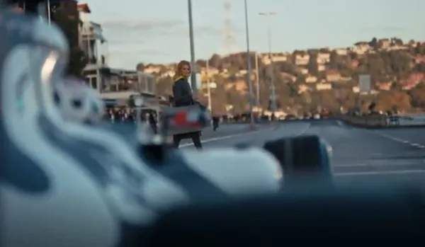 izleyenleri-buyuledi-red-bullun-istanbulda-cektigi-reklam-filmi-tum-dunyada-yayinda-1606344001410.jpg