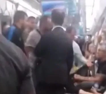 1692211906070.jpg Marmaray'da ahlak dışı görüntüler! Yolcudan o çifte sert tepki! O anlar kamerada... - 3