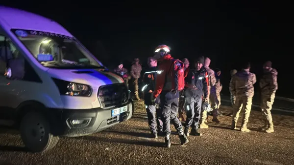 Gaziantep'te polis helikopteri düştü! 2 pilot şehit oldu! İşte olay yerinden ilk görüntüler - 6