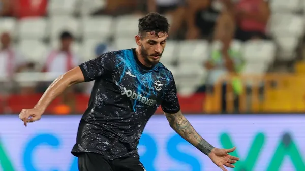 son-dakika-fenerbahce-ilk-transferini-kapa-bildirdi-samet-akaydin-resmen-kanarya-1673369731114.jpg Beşiktaş Fenerbahçe ve Galatasaray'dan peş peşe transfer hamleleri! Gözler ara transfer döneminde - 4