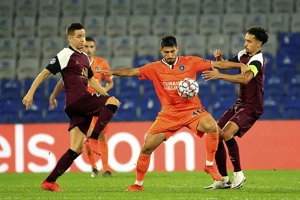Başakşehir iyi oynadığı maçta PSG’ye 2-0 mağlup oldu
