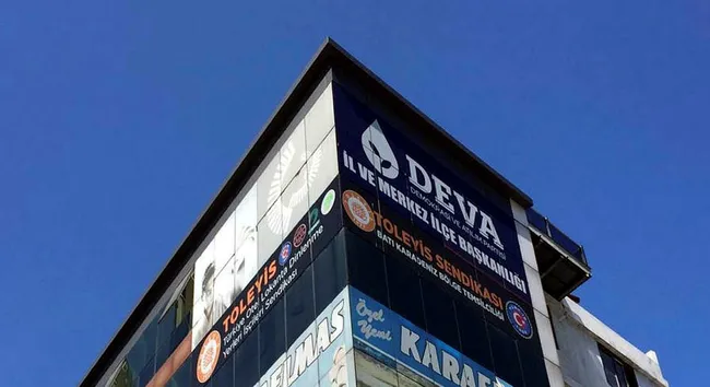 zonguldaktaki-korkunc-olayin-perde-arkasi-vincten-duserek-hayatini-kaybetmisti-400-tl-icin-olmus-1624530849290.jpg Zonguldak’taki korkunç olayın perde arkası! Vinçten düşerek hayatını kaybetmişti! 400 TL için ölmüş - 1