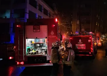 Kağıthane'de 8 katlı binada yangın paniği! Bütün mahalleli sokağa indi