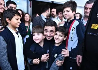 Ahmet Kural ve Murat Cemcir’den öğrencilere karne sürprizi