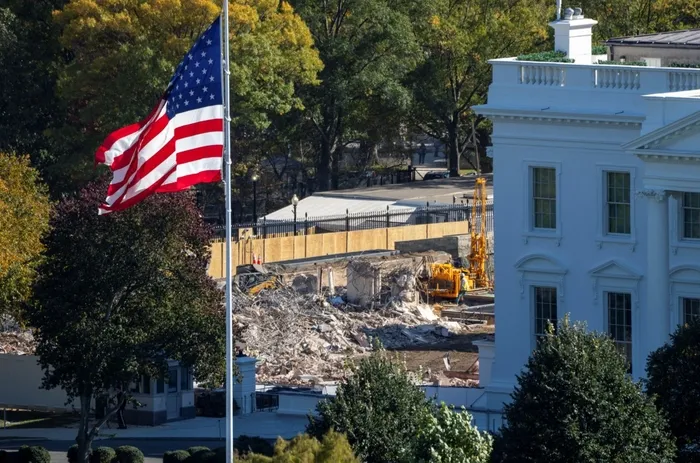 beyaz-sarayda-insaat-var-trumpin-dev-yapi-istegi-mimari-cileden-cikardi-1764226493829.jpg Beyaz Saray, REUTERS