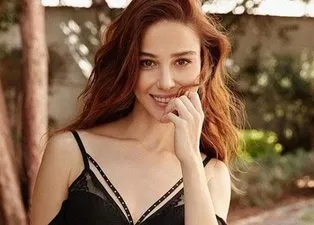 Özge Gürel'in makyajsız haline beğeni yağdı
