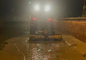 Konya’da sağanak su baskınlarına neden oldu