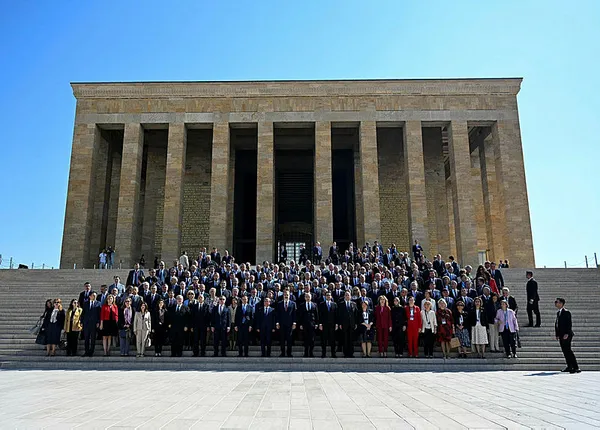 disisleri-bakani-hakan-fidandan-14-buyukelciler-konferansinda-onemli-aciklamalar-turkiyesiz-kuresel-bir-aktor-1691396513826.jpg Dışişleri Bakanı Hakan Fidan'dan 14. Büyükelçiler Konferansı'nda önemli açıklamalar: Türkiye'siz küresel bir aktör olamaz - 10