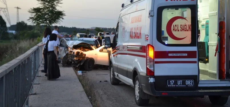 Çanakkale’de feci kaza! İki otomobil kafa kafaya çarpıştı: 3 ölü 5 yaralı