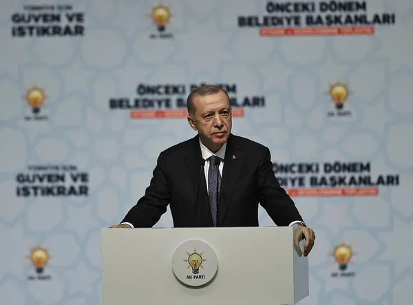 baskan-erdogandan-eski-belediye-baskanlariyla-duzenlenen-programda-son-dakika-aciklamalari-1657128104216.jpg