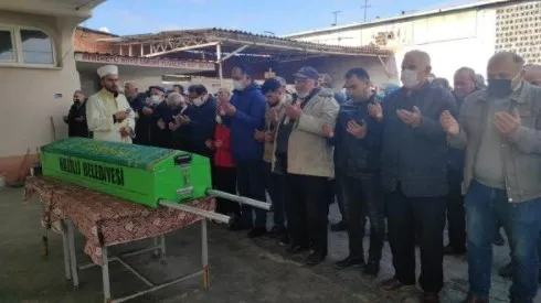 diri-diri-gomerek-oldurduler-cenazede-olen-adamin-mektubu-okundu-1639982063990.jpg Diri diri gömerek öldürdüler! Cenazede ölen adamın mektubu okundu - 4