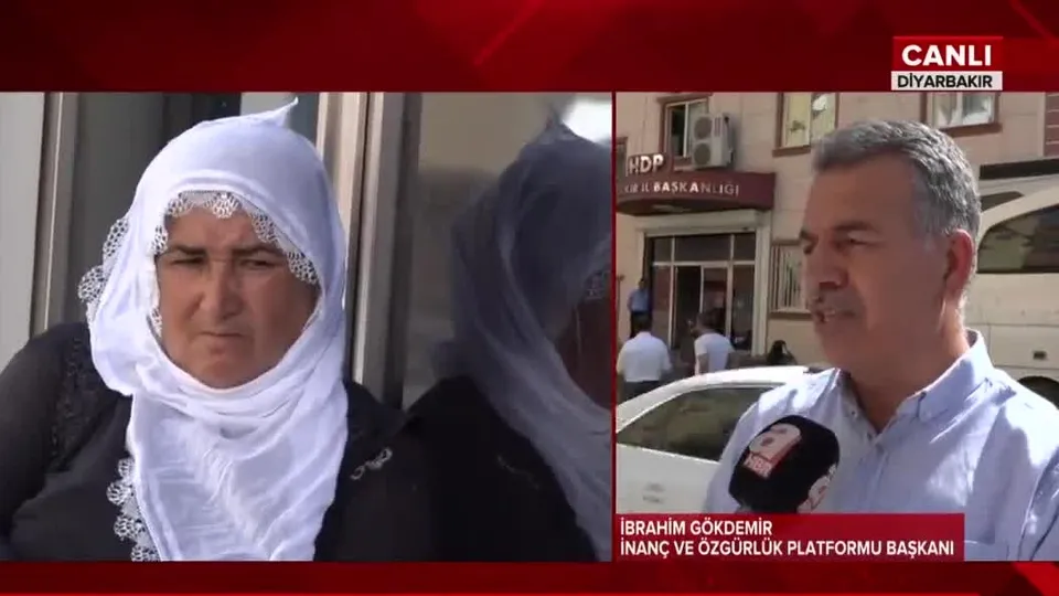 HDP Diyarbakır İl Başkanlığı önünde ‘PKK çocuklarımızı geri ver’ eylemi büyüyor