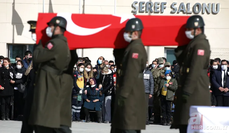 Türkiye Bitlis'te şehit düşen kahramanlarına veda ediyor! Bu acının tarifi yok 15