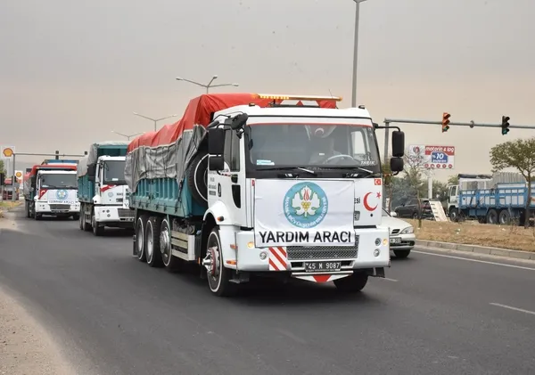 manisadan-yangin-bolgelerindeki-hayvanlar-icin-45-ton-yem-destegi-1628425963707.jpg Manisa’dan yangın bölgelerindeki hayvanlar için 45 ton yem desteği - 1