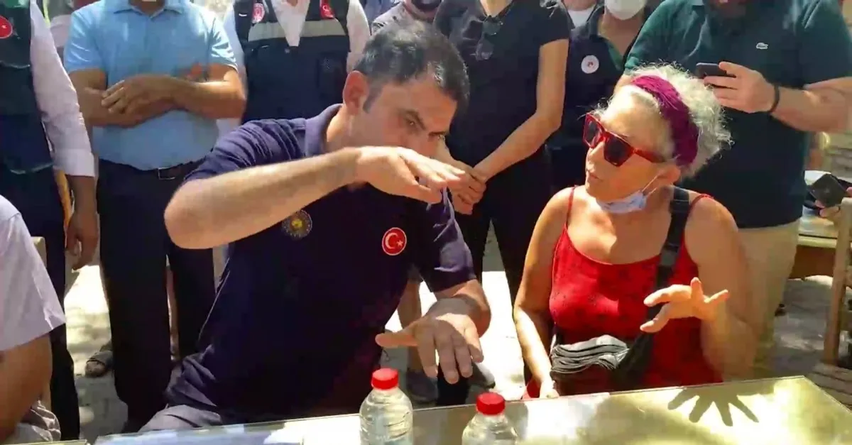 Çevre ve Şehircilik Bakanı Murat Kurum yangın bölgesinde provokatif tavırlar sergileyen kişiye yapılan çalışmaları tek tek anlattı