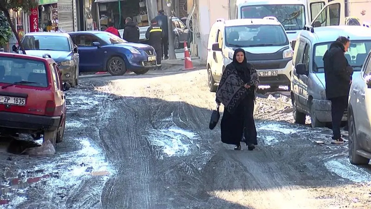 CHP'li İBB'nin çileye dönüşen alt yapı çalışması! Beyoğlu çamura büründü
