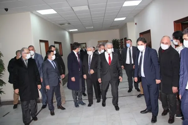 Binali Yıldırım’dan Türkiye’nin yerli koronavirüs aşısının üretildiği tesise ziyaret