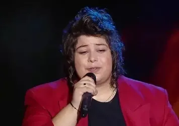 X- Factor yarışmasıyla tanınan Ferah Zeydan sahneden düştü